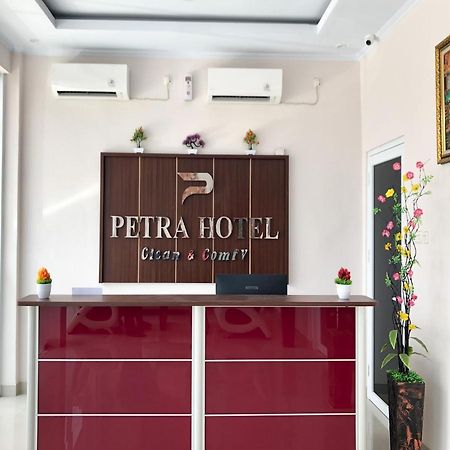 Petra Hotel Tegal  Exterior photo